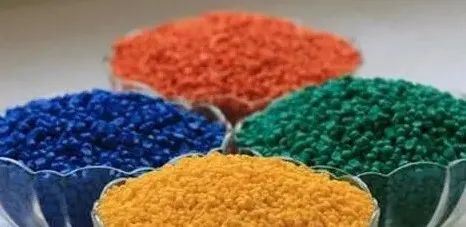Yon deskripsyon tou kout sou sitiyasyon devlopman endistri plastik